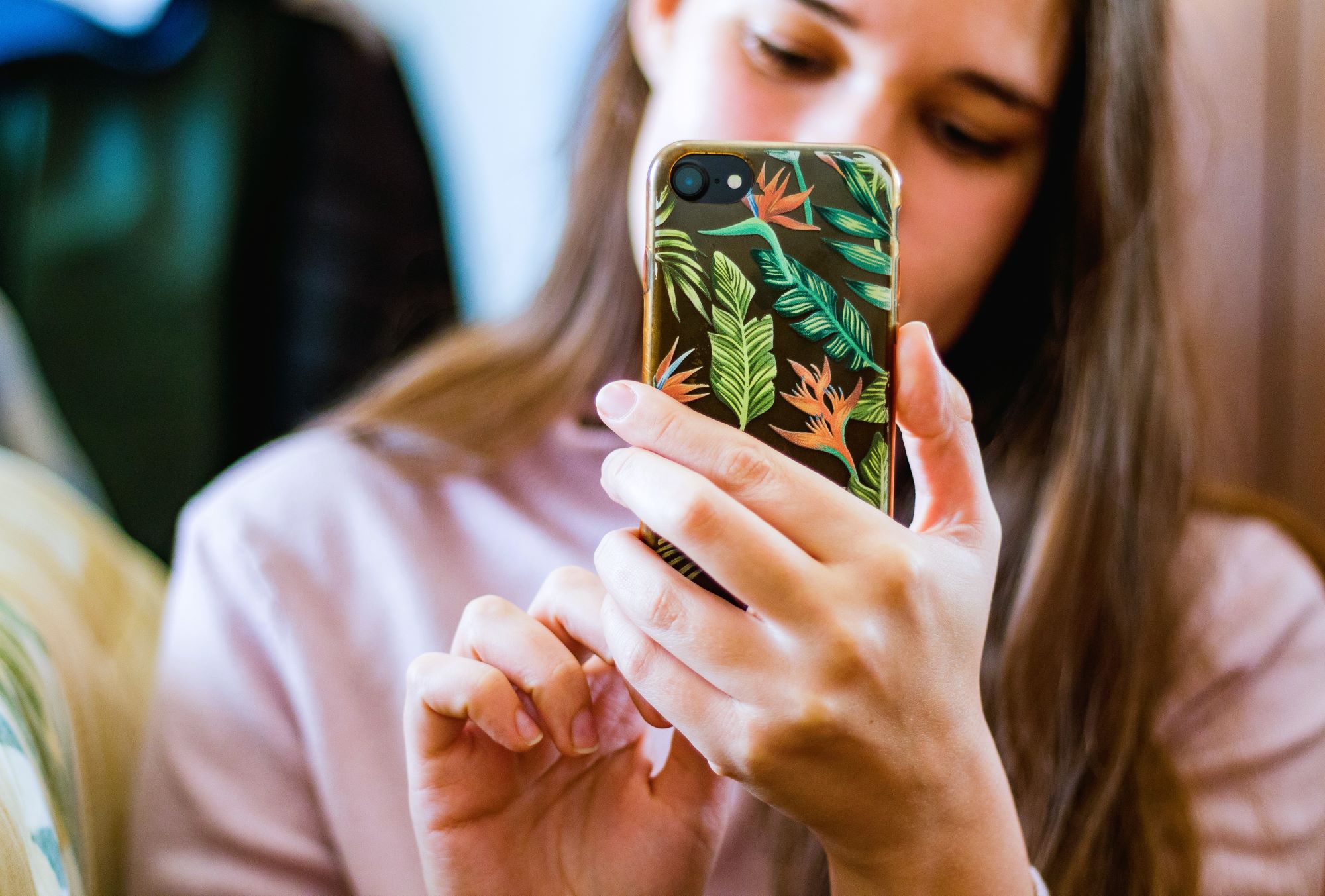 Woman holding a cellphone